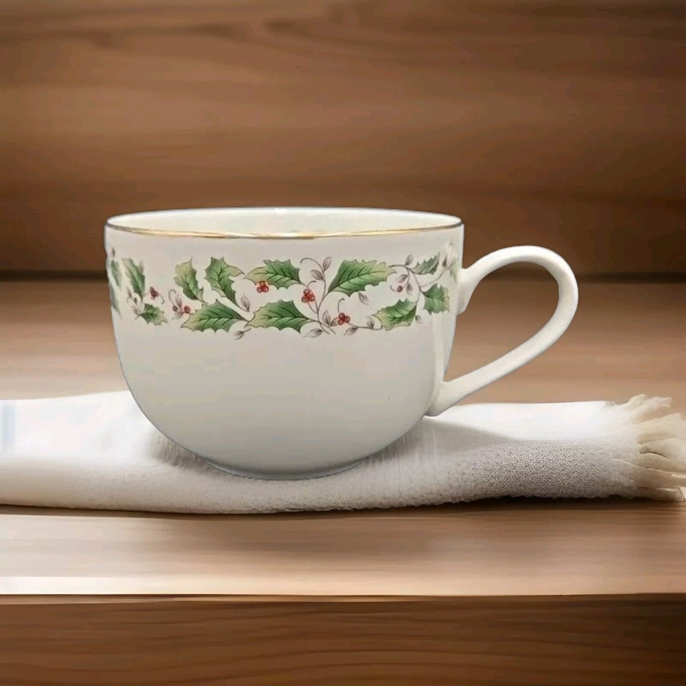 Fine China of Japan Holly & Berries Cup‎ Mug Soup Trinket Bowl Potter Smith